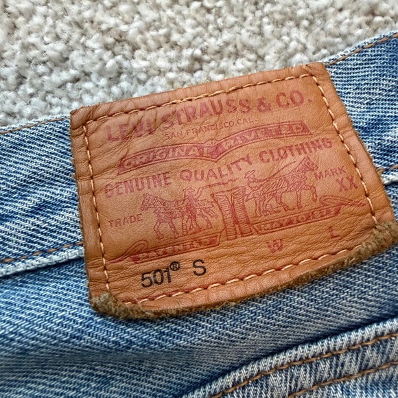 Levis 501 Jeans Womens 25 Medium Wash Distressed Thrashed Button Fly Retro - Picture 12 of 14